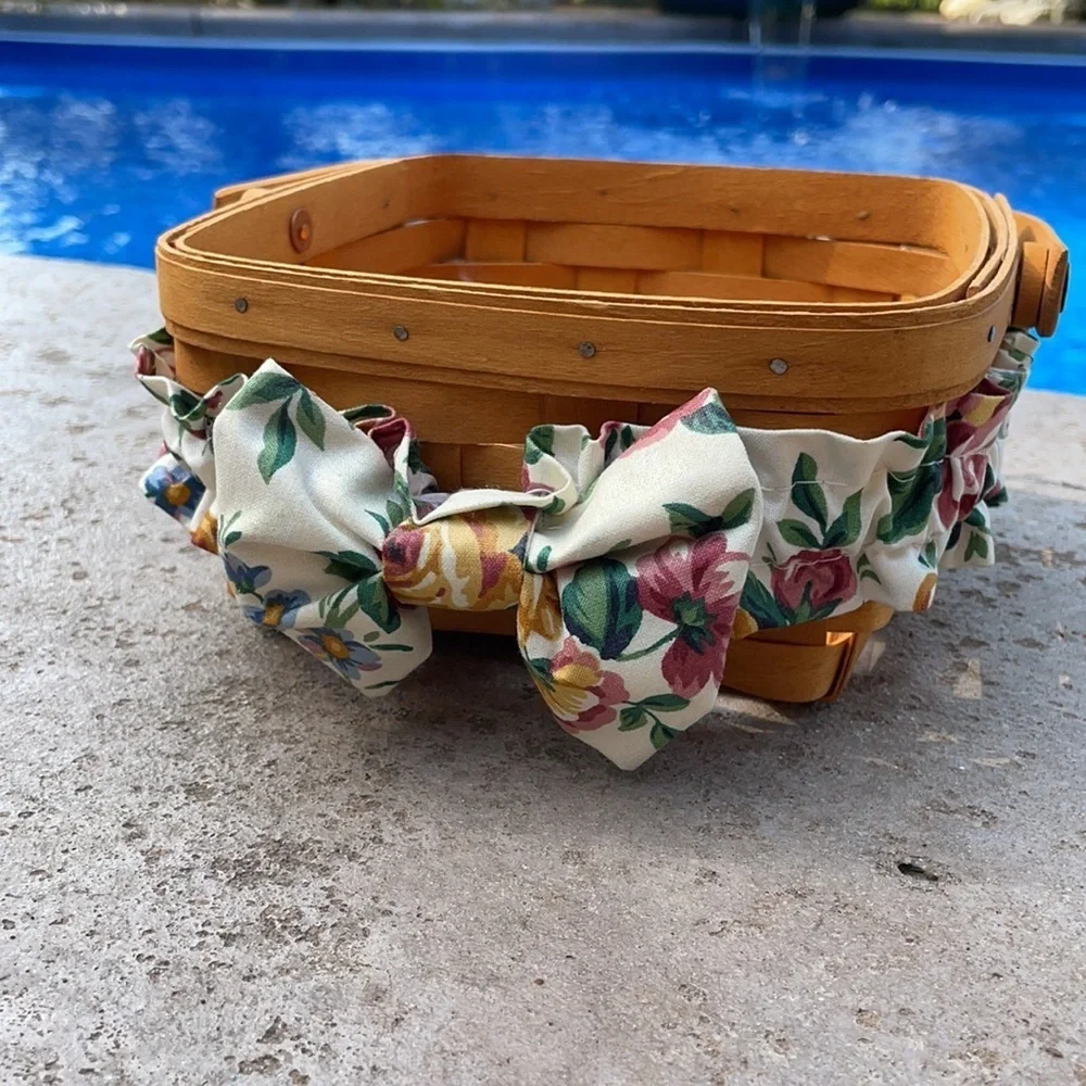 Longaberger Basket with fabric liner and garter